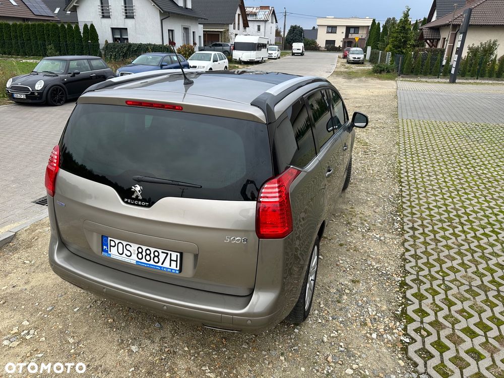 Peugeot 5008 - 8