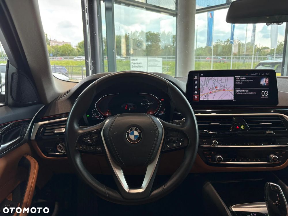 BMW Seria 5 530i xDrive mHEV - 22