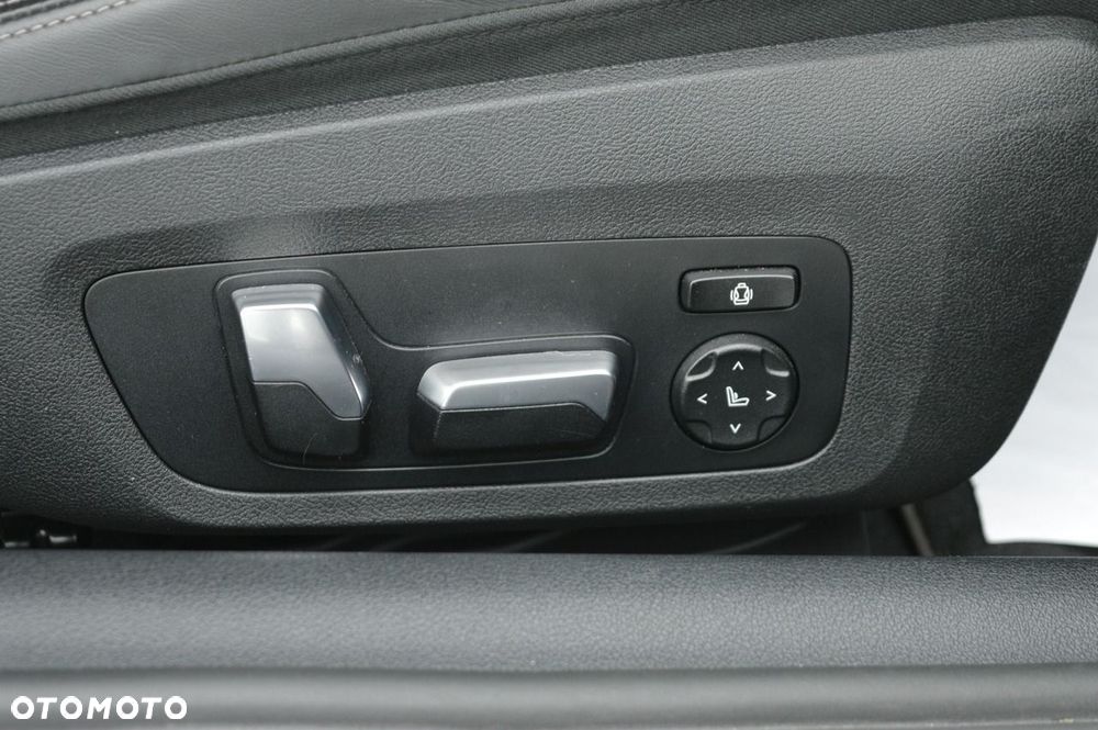 BMW Seria 8 840d xDrive - 32