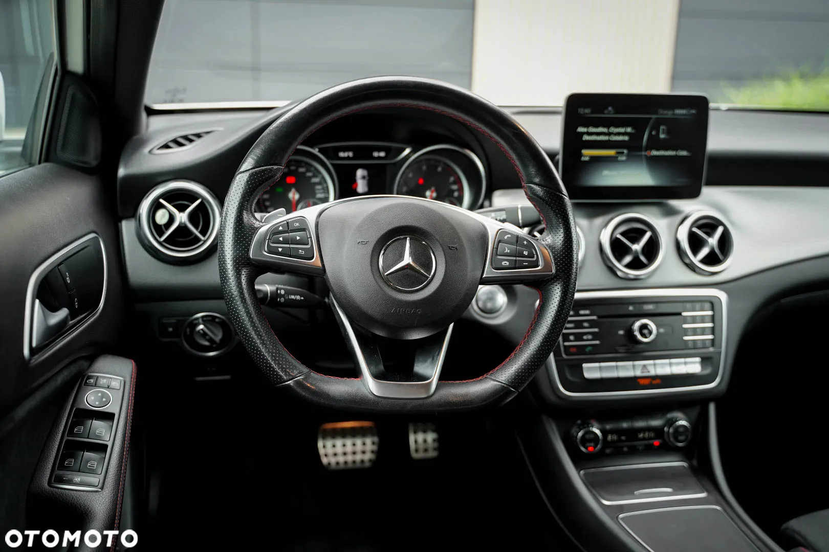 Mercedes-Benz GLA 200 7G-DCT AMG Line - 25