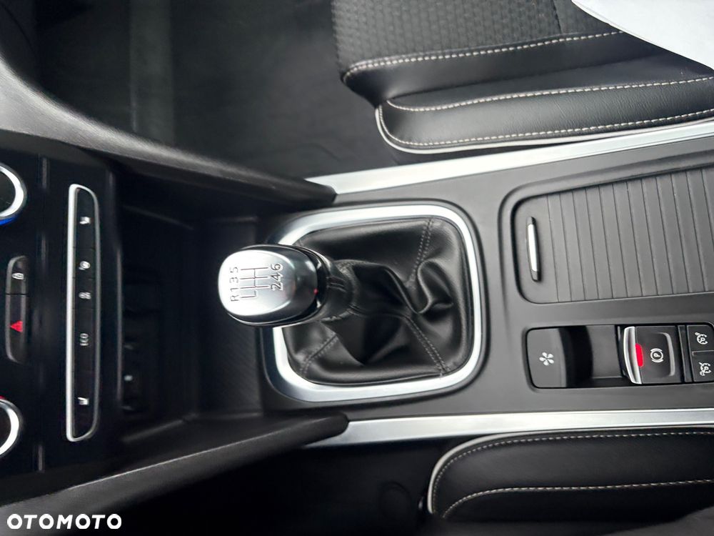 Renault Megane ENERGY TCe 130 BOSE EDITION - 35