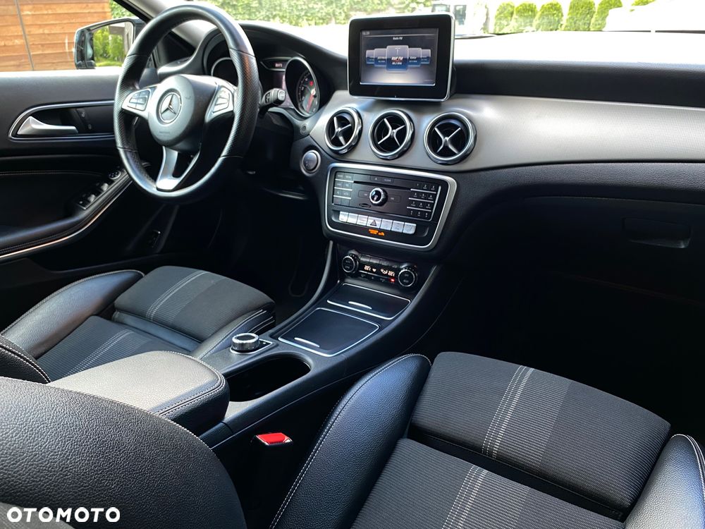 Mercedes-Benz GLA 200 7G-DCT Urban - 8
