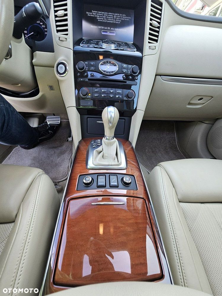 Infiniti QX70 - 22