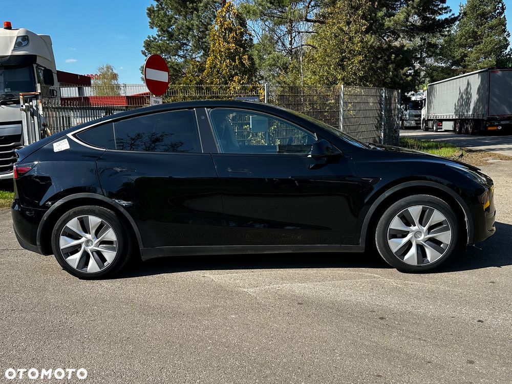 Tesla Model Y - 7