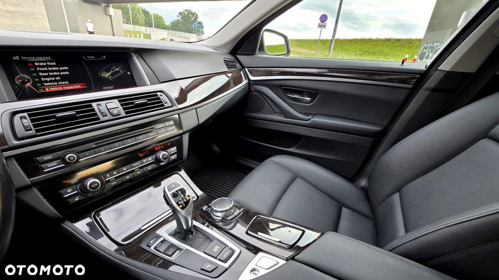 BMW Seria 5 528i Sport-Aut - 26