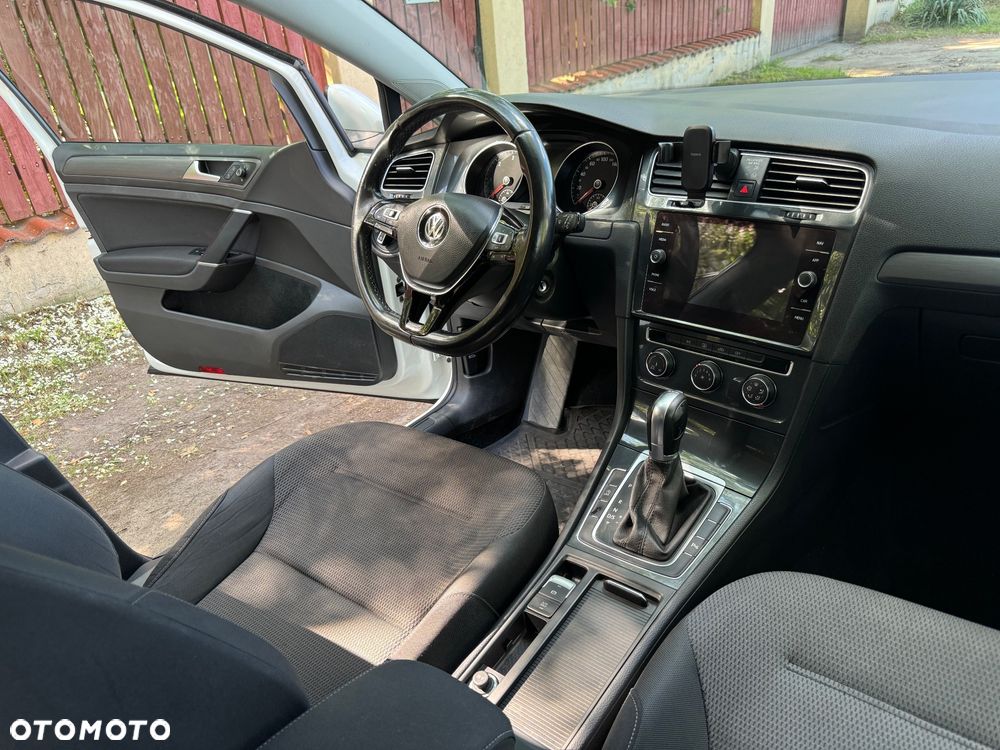 Volkswagen Golf - 18
