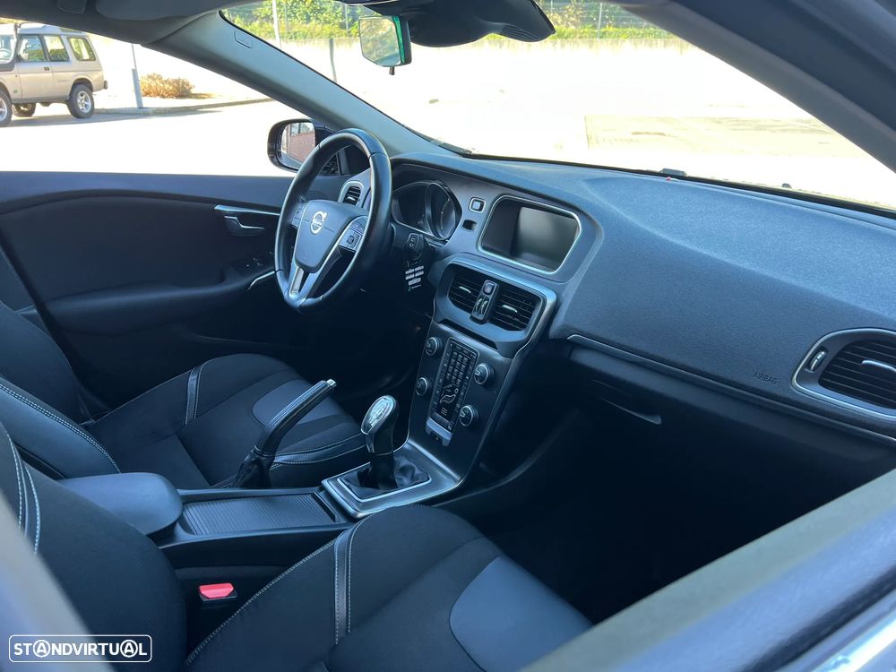 Volvo V40 D2 Momentum - 14