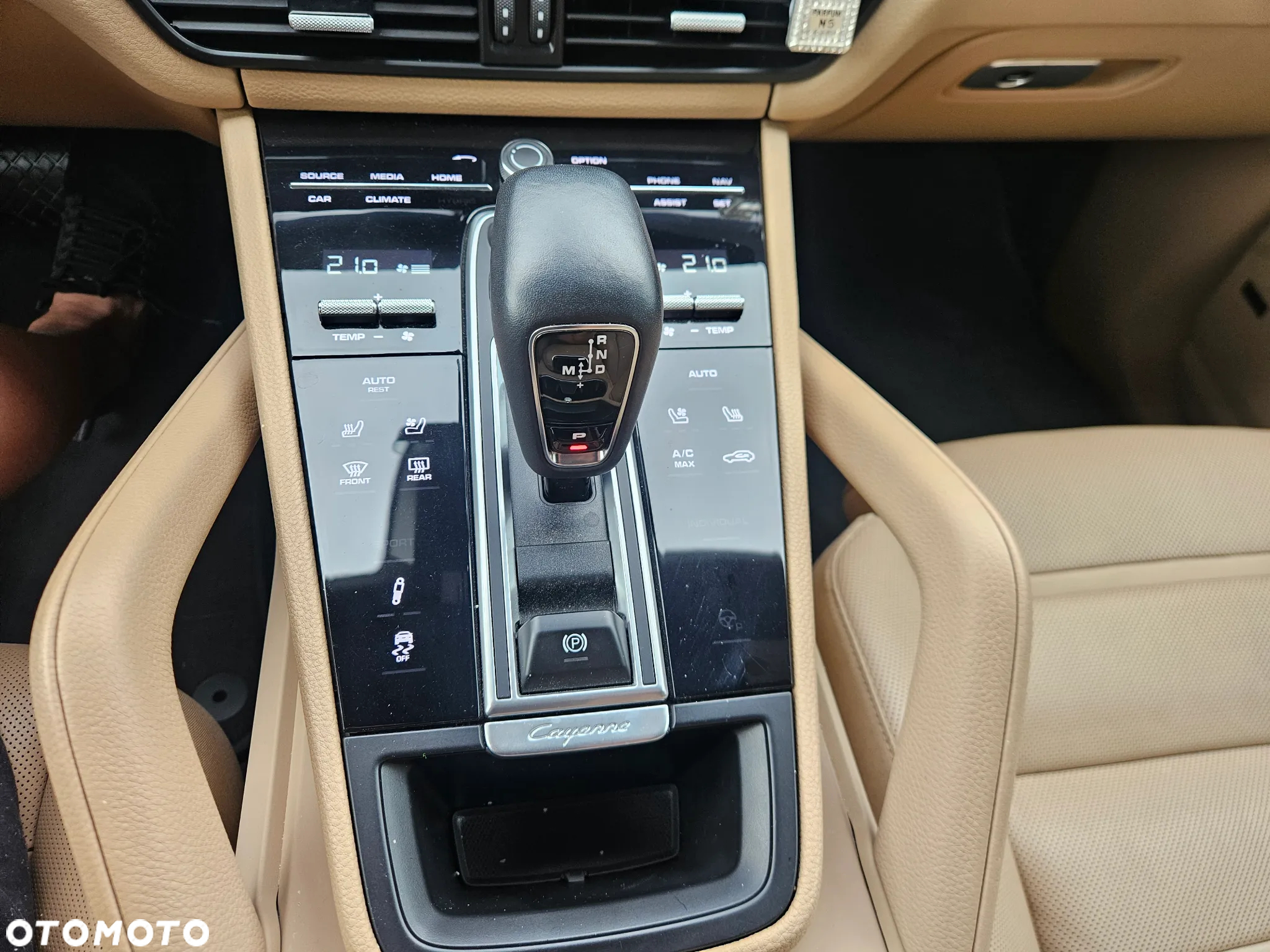 Porsche Cayenne Coupe Platinum Edition - 16
