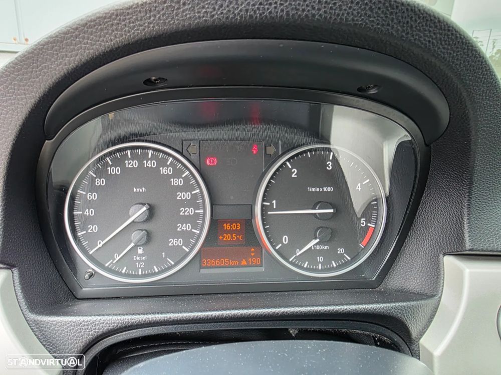 BMW 318 d Sport Line - 15
