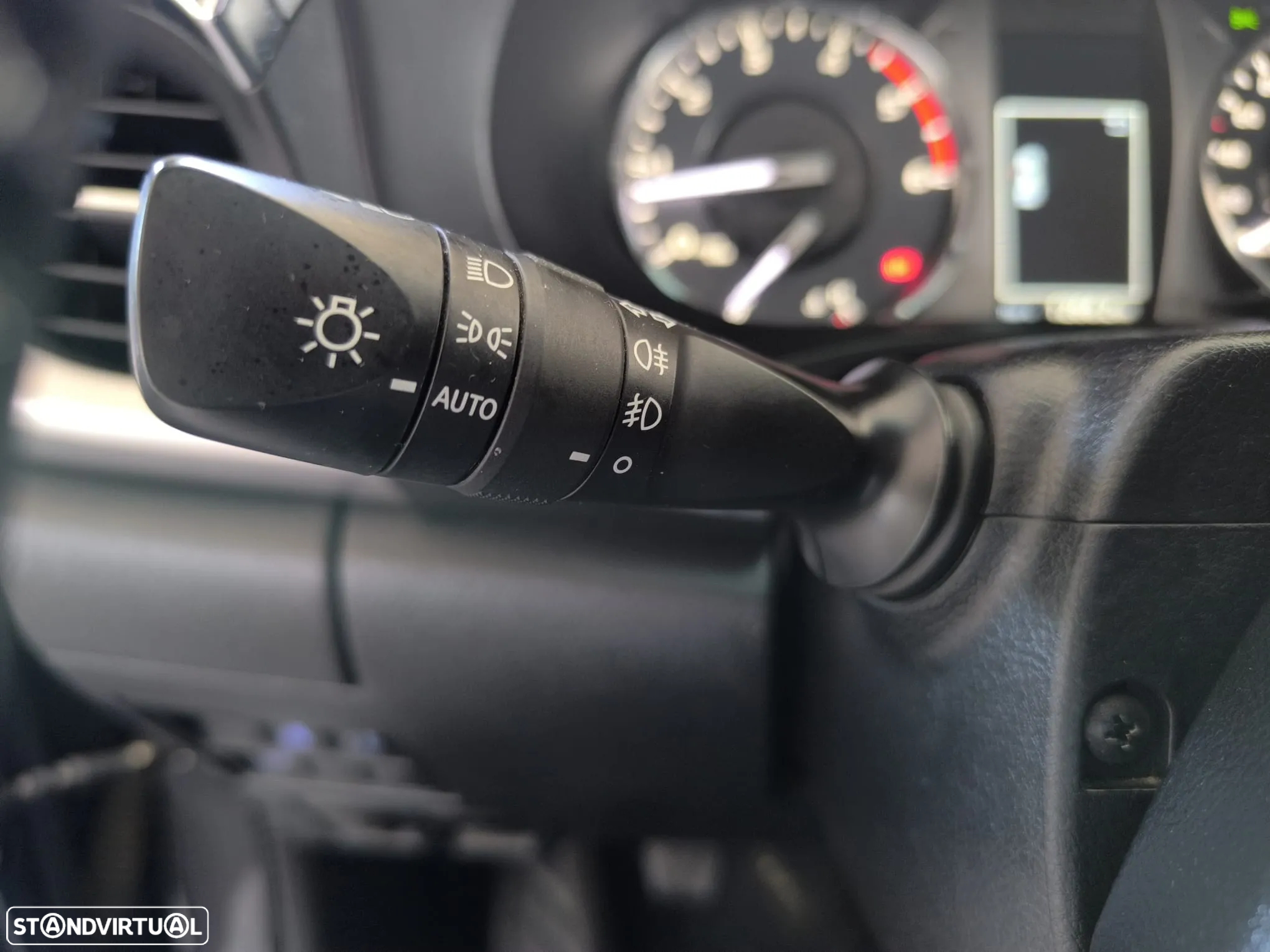 Toyota Hilux 2.4 D-4D 4WD CD Tracker - 14
