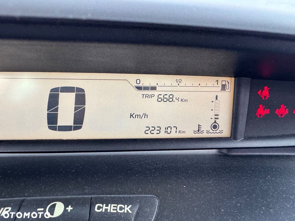 Citroën C4 1.6 HDi Equilibre - 6