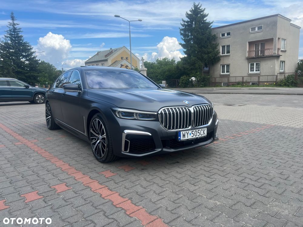 BMW Seria 7 745e - 25