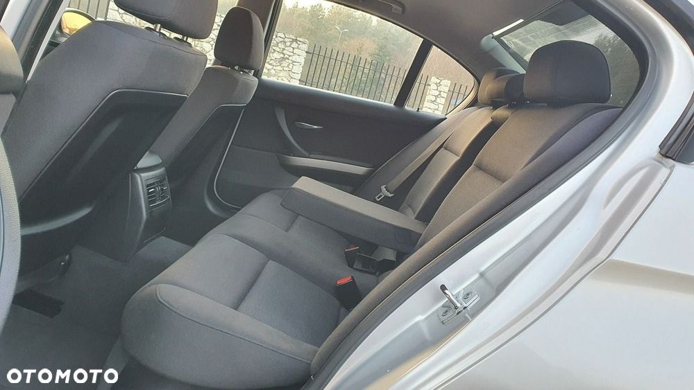BMW Seria 3 320i - 9