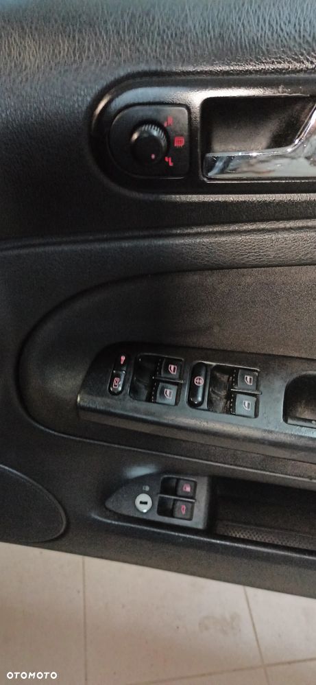 Volkswagen Passat 1.9 TDI Comfortline - 23