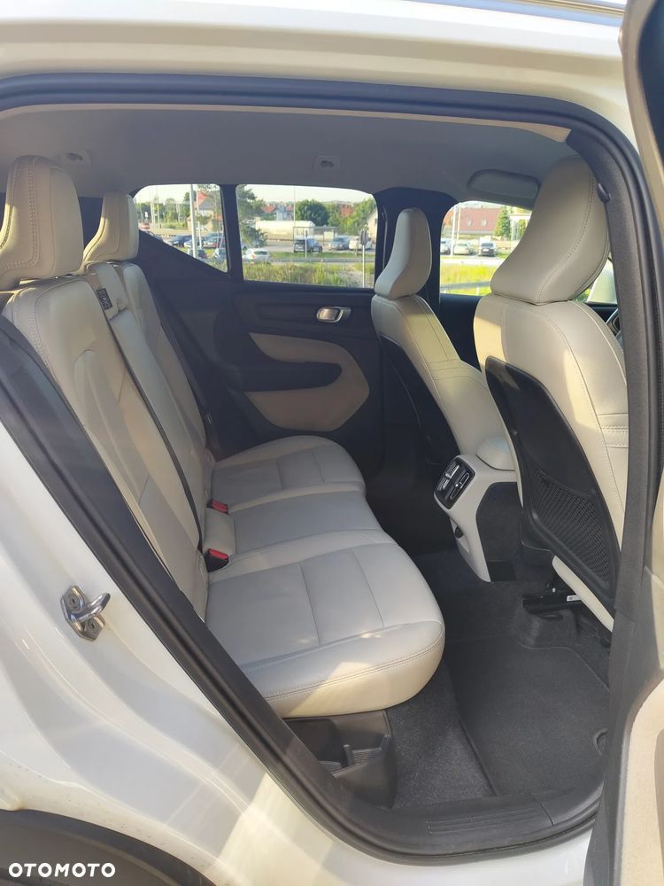 Volvo XC 40 T2 Momentum Pro - 11