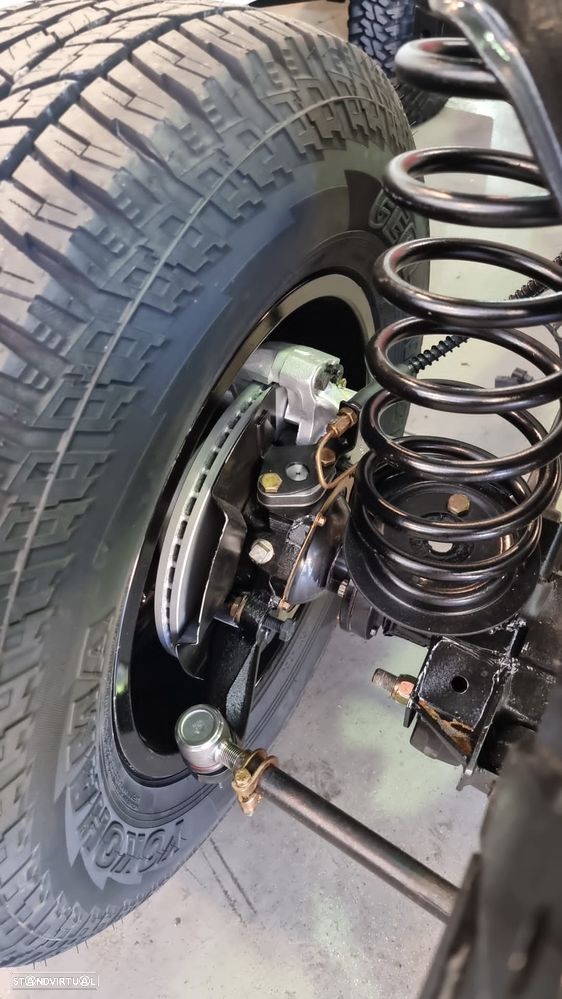 Land Rover Defender - 24