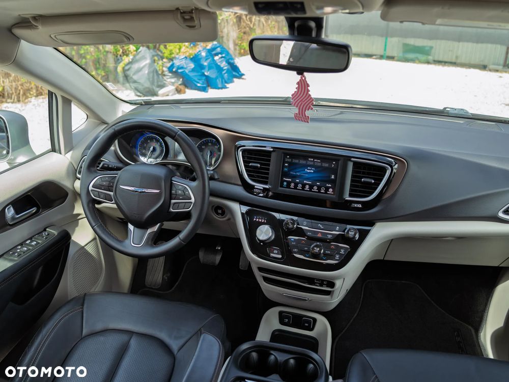 Chrysler Pacifica - 23