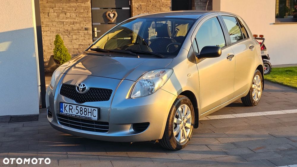 Toyota Yaris 1.3 Luna A/C - 11