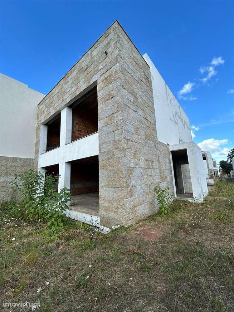 Moradia Geminada T4 Venda em Oliveira do Douro,Vila Nova de Gaia - Grande imagem: 2/8