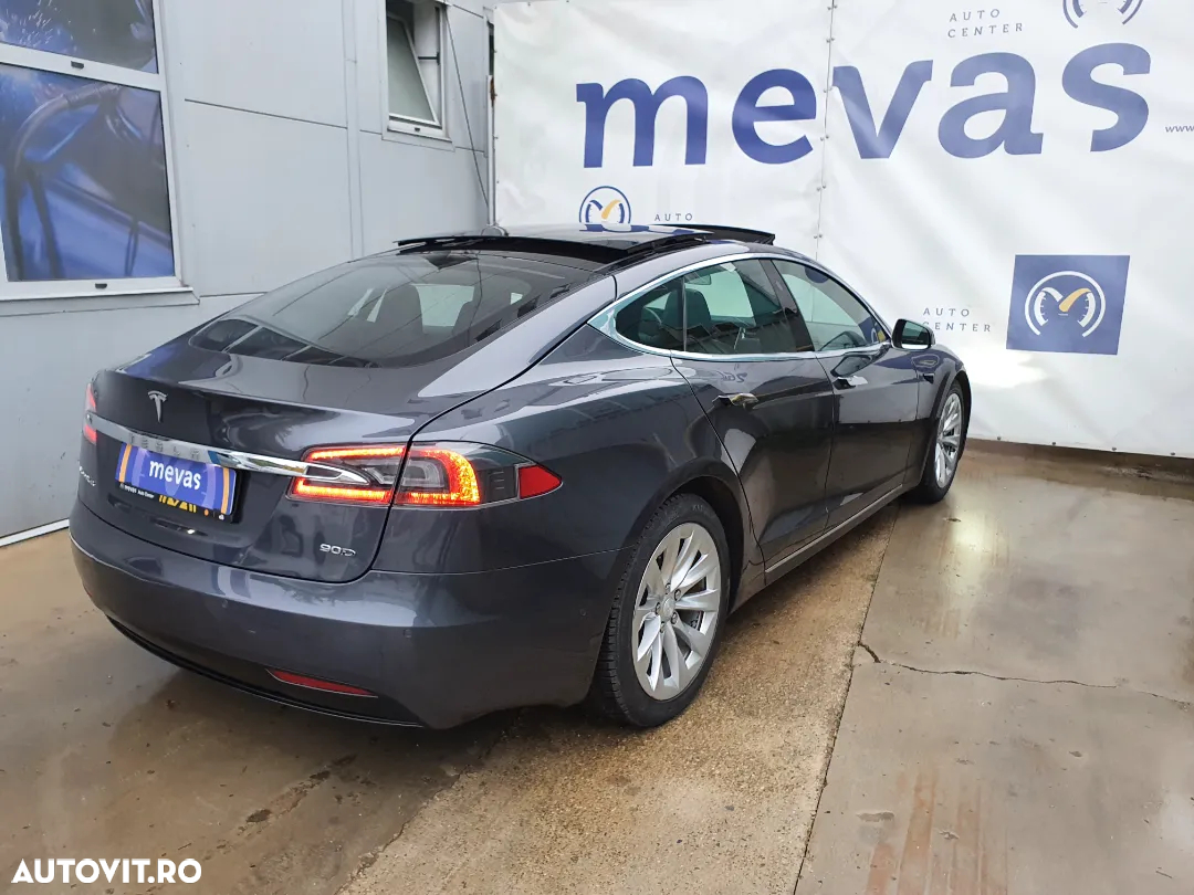 Tesla Model S - 6