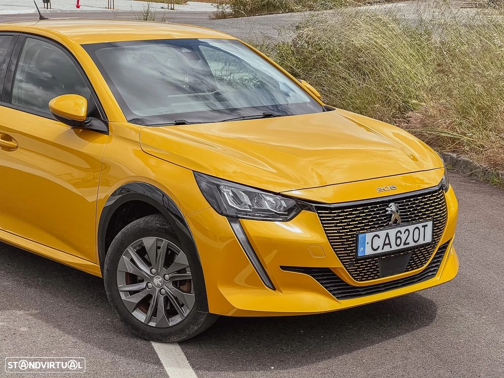 Peugeot 208 - 8