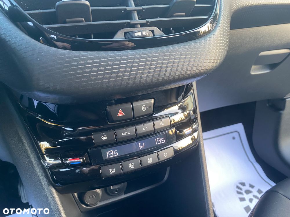 Peugeot 2008 1.2 Pure Tech Allure S&S - 29