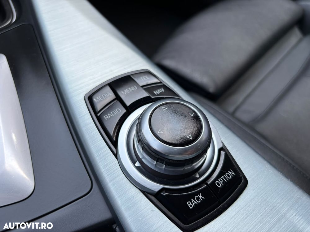 BMW Seria 3 318d Aut. Sport Line - 31