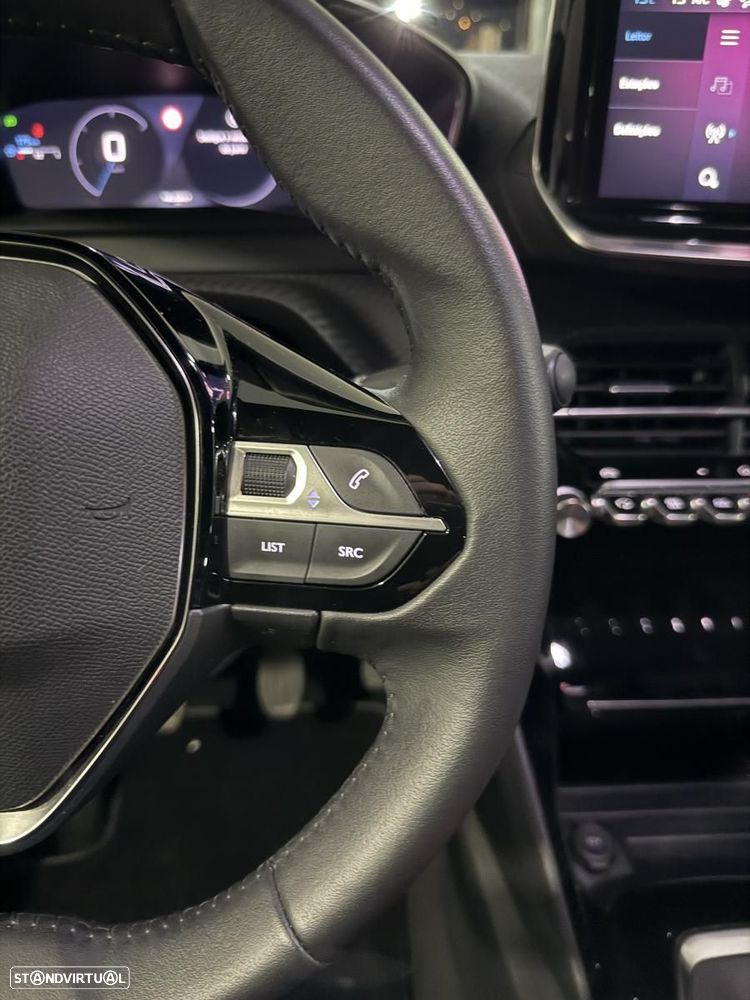 Peugeot 2008 1.2 PureTech Allure - 17