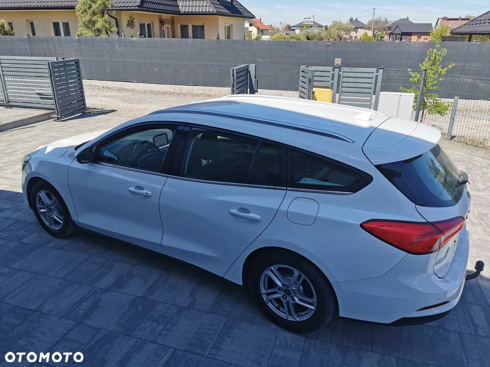 Ford Focus 1.6 FF Titanium - 19