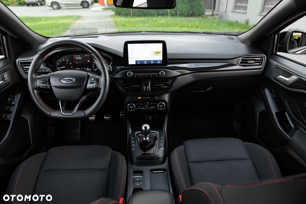 Ford Focus 1.0 EcoBoost ST-Line X - 28