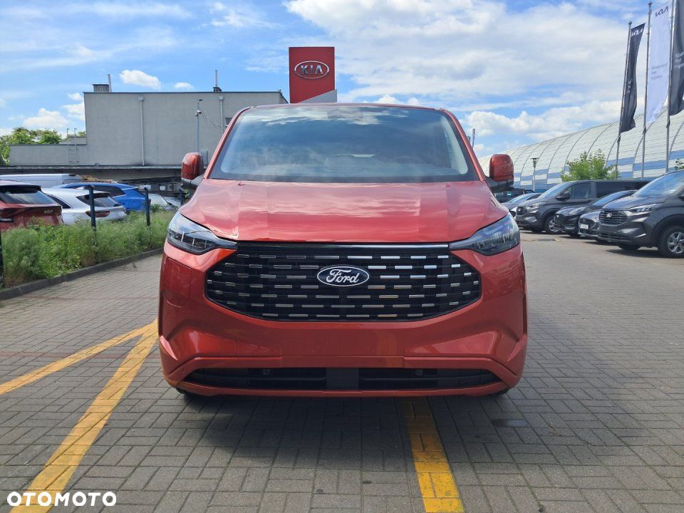 Ford Tourneo Custom - 8