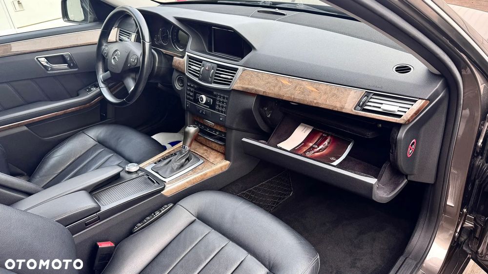 Mercedes-Benz Klasa E 250 CGI BlueEFFICIENCY Automatik Elegance - 25