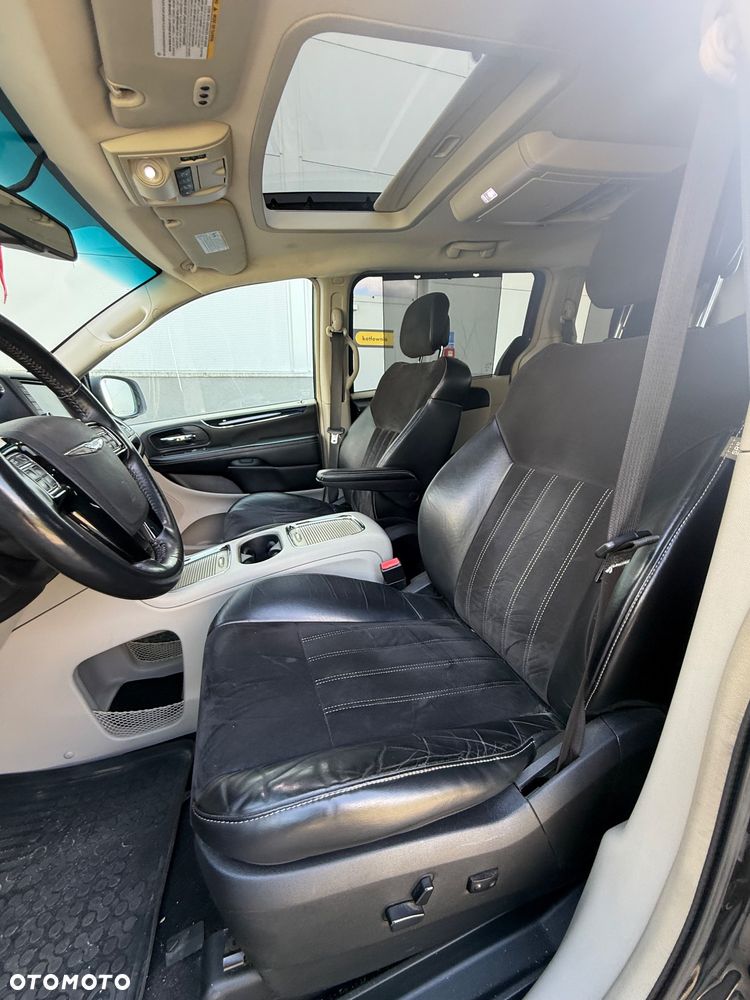 Chrysler Town & Country 3.6 Limited - 20