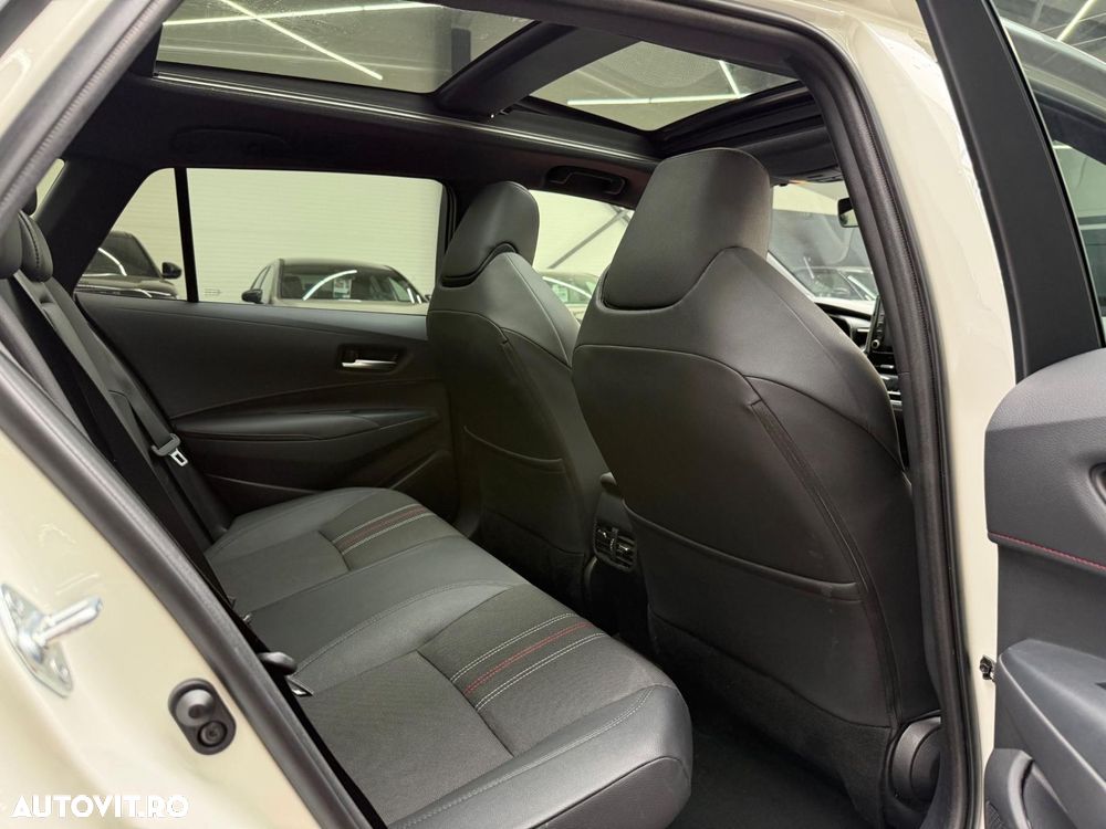 Toyota Corolla 2.0 HSD Exclusive Plus GR Sport Bi-Tone - 17
