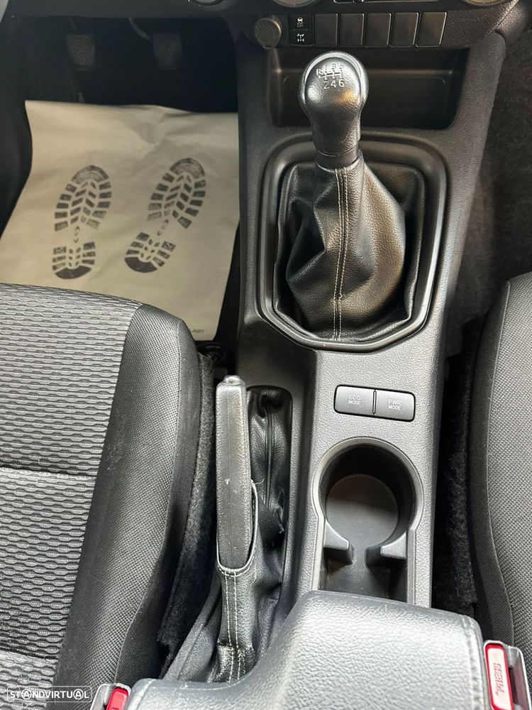 Toyota Hilux - 17