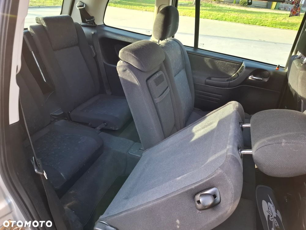 Opel Zafira 2.2 - 15