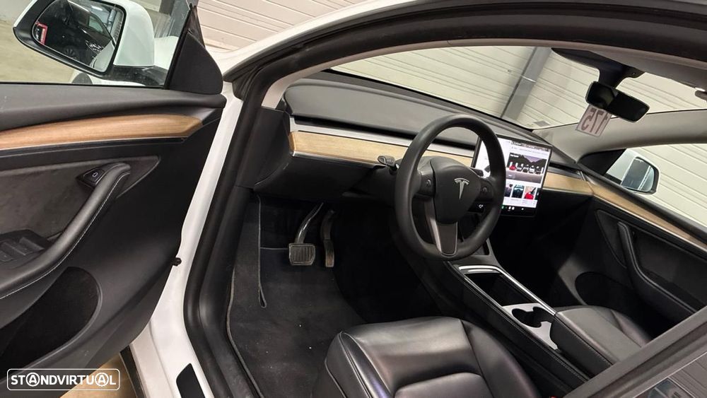 Tesla Model Y Long Range Dual Motor AWD - 5