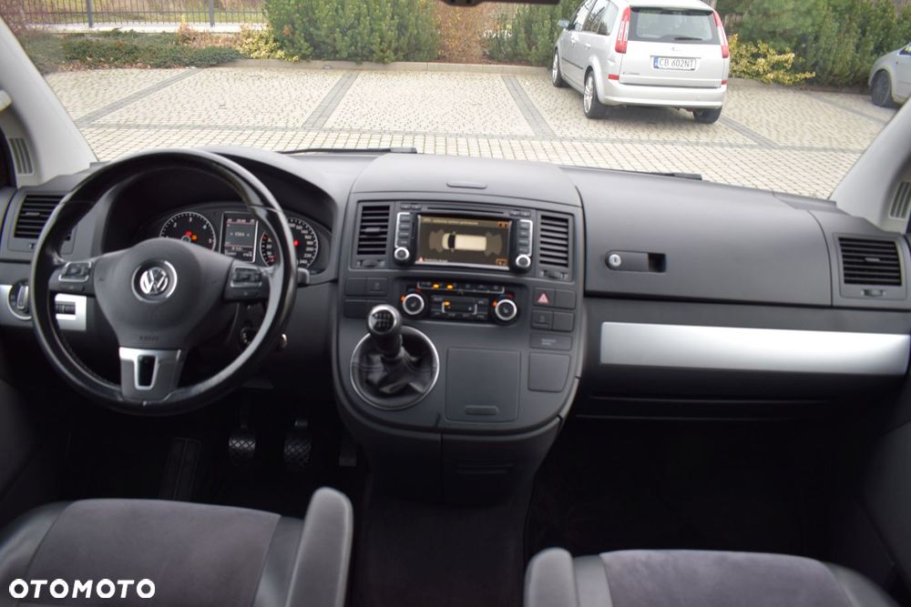 Volkswagen Caravelle - 7