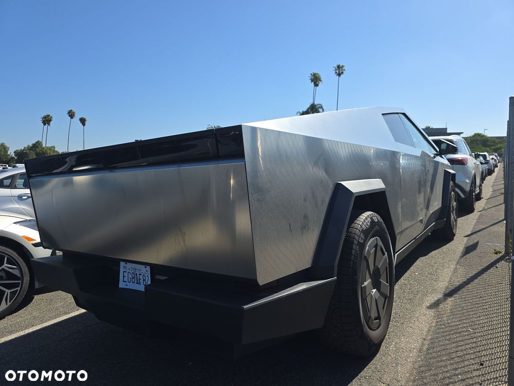 Tesla Cybertruck - 4
