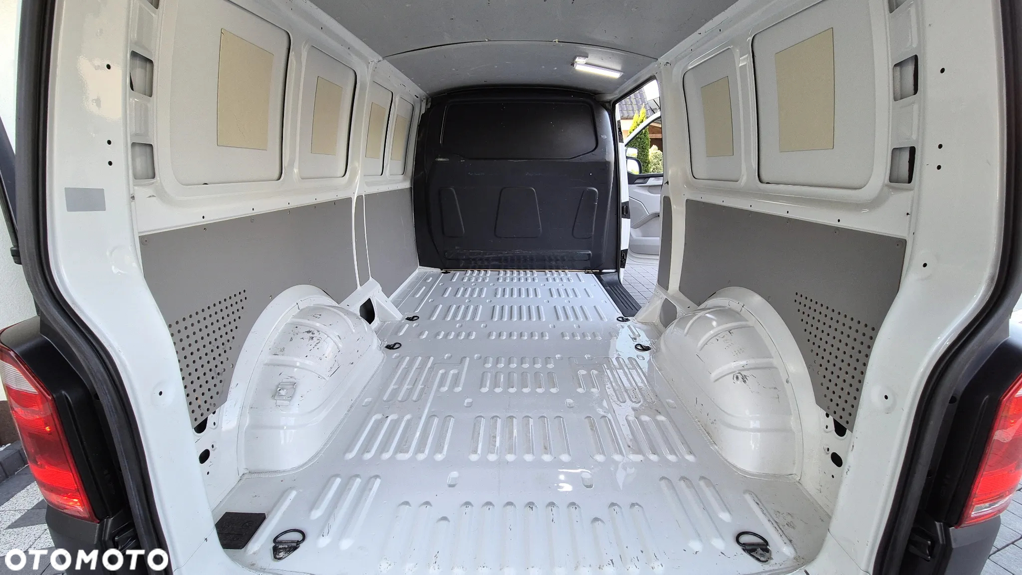 Volkswagen Transporter T6 TDI L2H1 Plus Trendline - 8