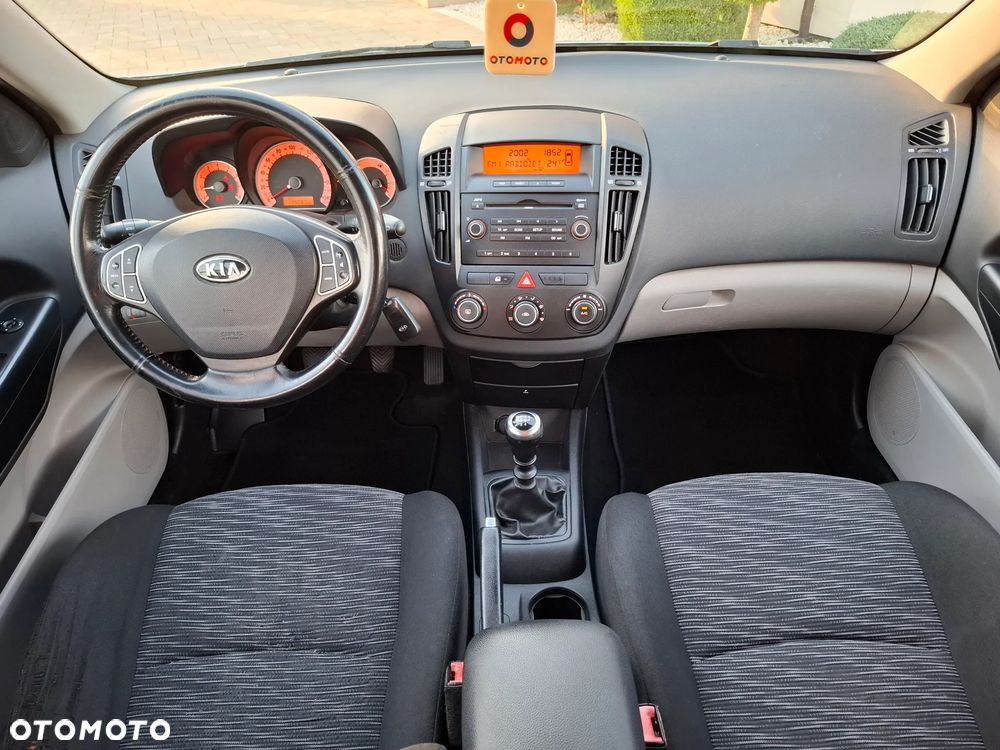 Kia Ceed - 30