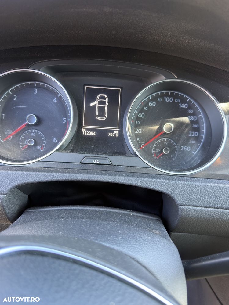Volkswagen Golf - 8