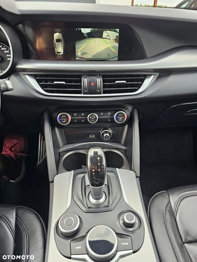 Alfa Romeo Stelvio 2.0 Turbo B-Tech Edition Q4 - 27