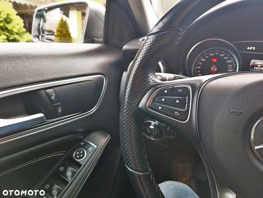 Mercedes-Benz GLA 200 Urban - 32