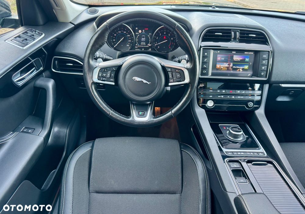 Jaguar F-Pace 2.0 i4P AWD R-Sport - 16