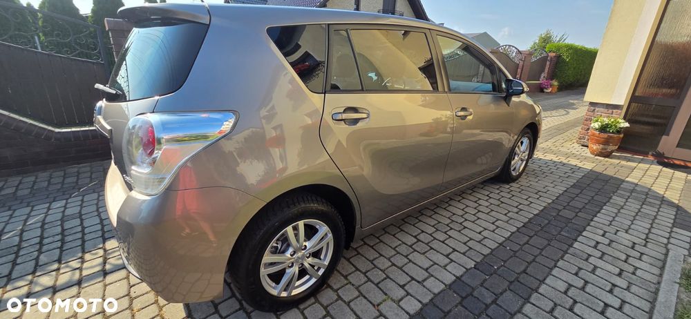 Toyota Verso 1.6 D-4D 7-Sitzer Start/Stop Executive - 2