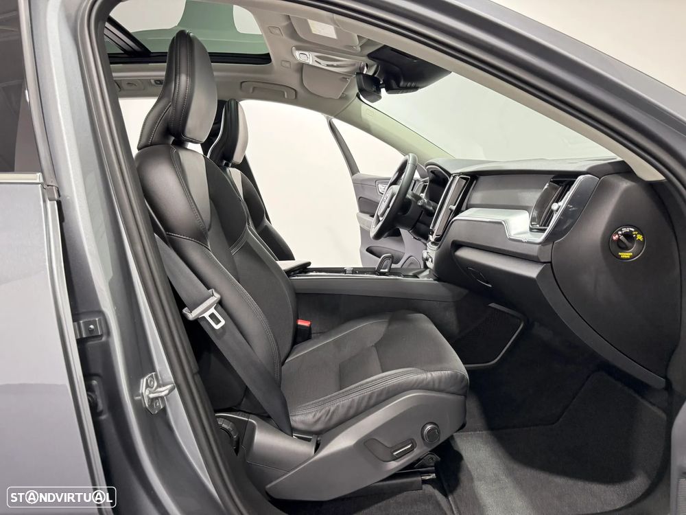 Volvo XC 60 2.0 T8 PHEV Momentum Plus AWD - 35