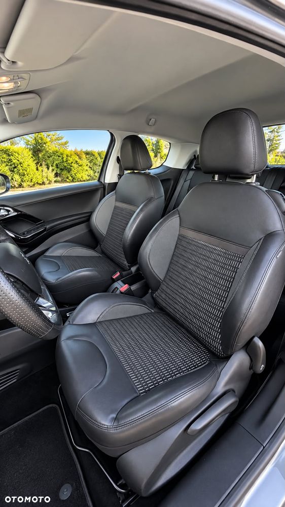 Peugeot 208 95 VTI Allure - 5