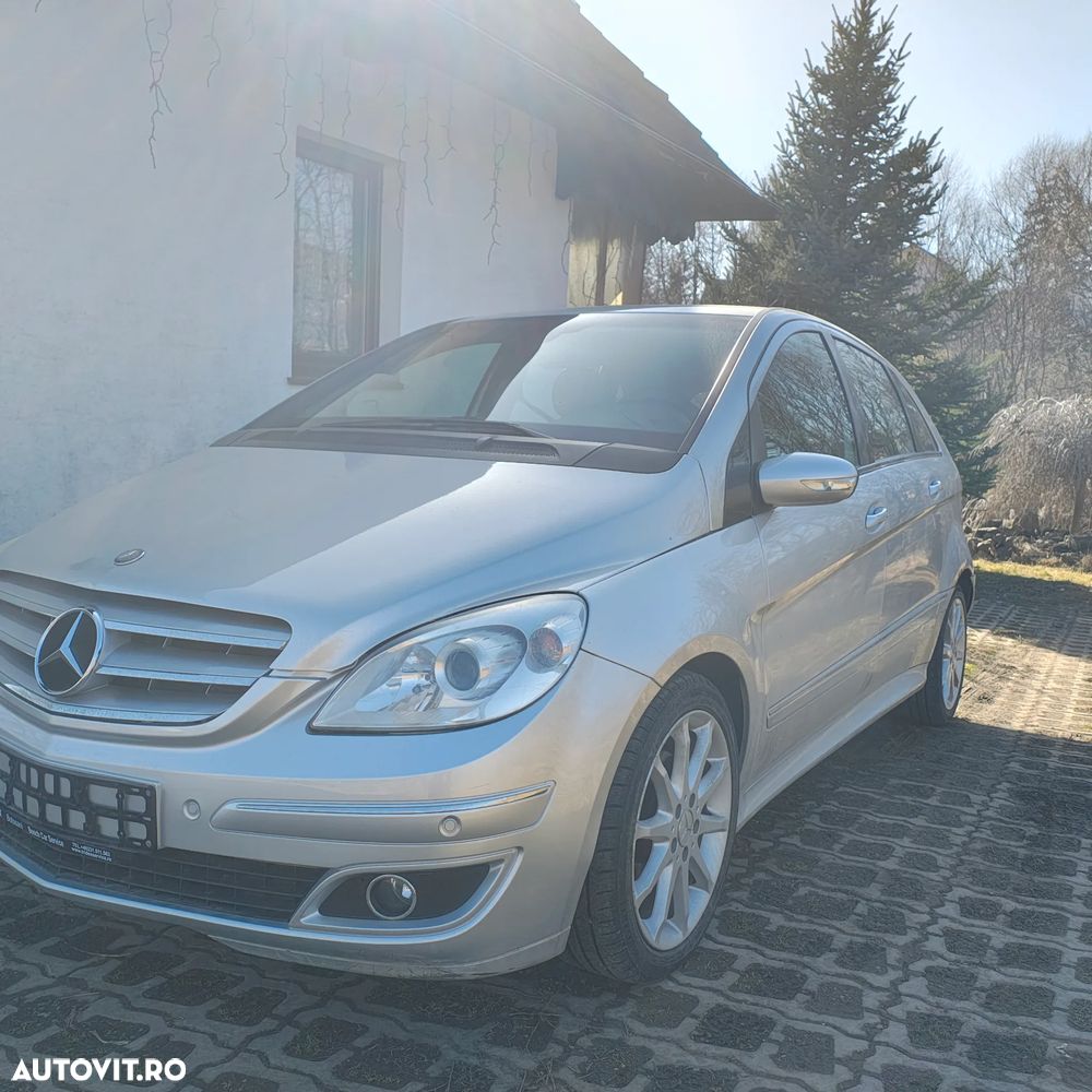 Mercedes-Benz EQB - 2