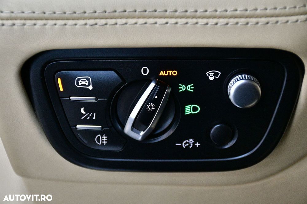 Bentley Bentayga W12 Mulliner - 22